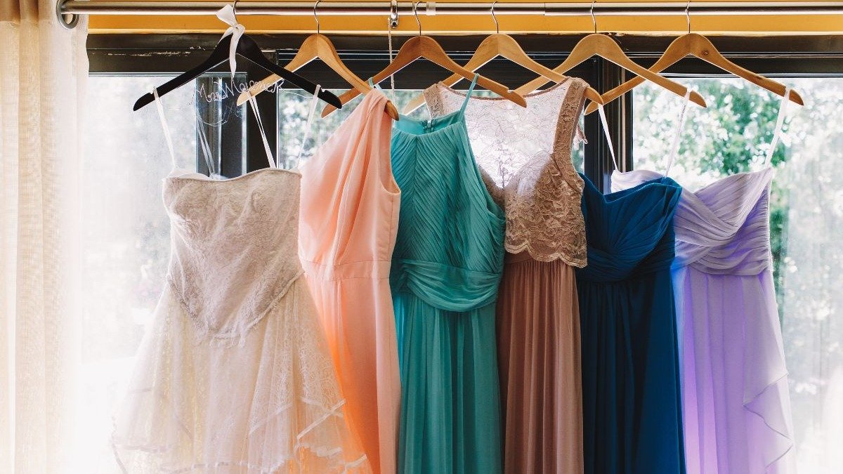 Diversidade de tons nos looks de festa inspira a escolha de cores para atrair boas energias no R&eacute;veillon 2026. -  (crédito: Freepik)