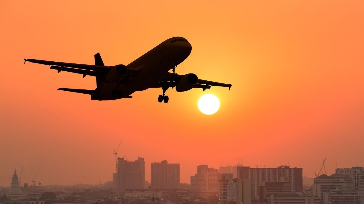 Planejar a compra de passagens a&eacute;reas com anteced&ecirc;ncia &eacute; crucial para economizar nas viagens de fim de ano. -  (crédito: Kinwun de Getty Images)