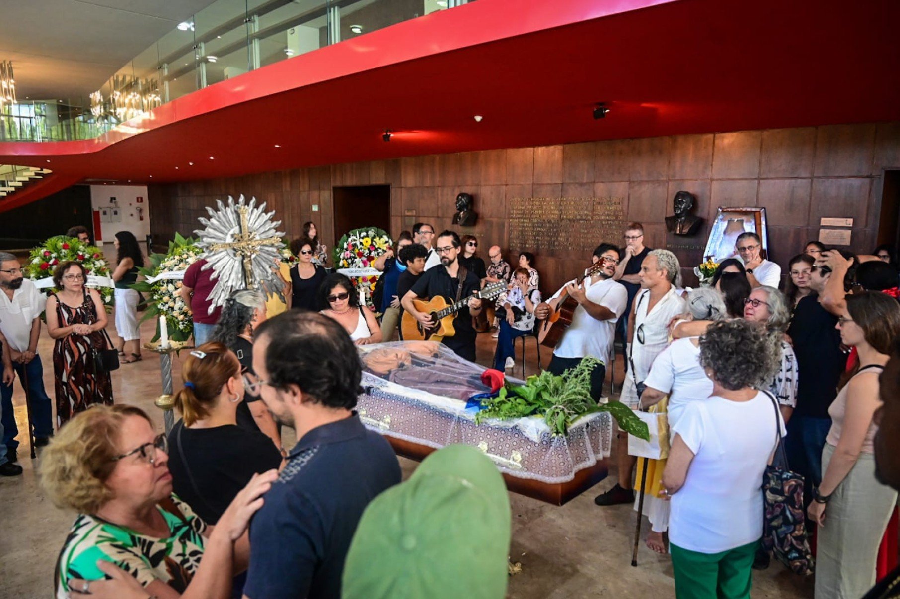 . A causa da morte foi septicemia com falência múltipla dos órgãos.
