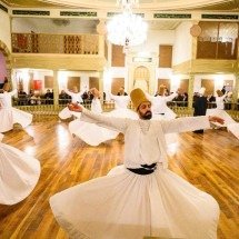 Qual a relação dos rodopios dos sufis na Turquia com a gira na Umbanda? - Yasin AKGUL / AFP