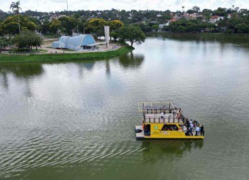 A embarcação percorre todo o Conjunto Moderno da Pampulha e entre as atrações está a Igreja de São Francisco de Assis  -  (crédito: Leandro Couri/EM/D.A Press)