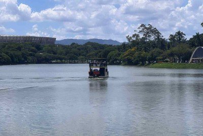 Primeiros passeios com o barco tipo catamarã são realizados neste sábado (27/12) -  (crédito: Edésio Ferreira/EM/D.A. Press)