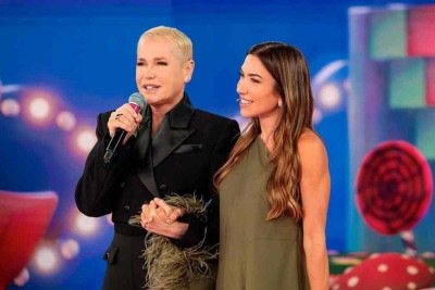 Xuxa se emocionou com a homenagem que recebeu do programa do SBT/Alterosa, em que sua história na TV foi revivida. pessoas importantes na trajetória da apresentadora participam 

 -  (crédito: gabriel cardoso/divulgação )