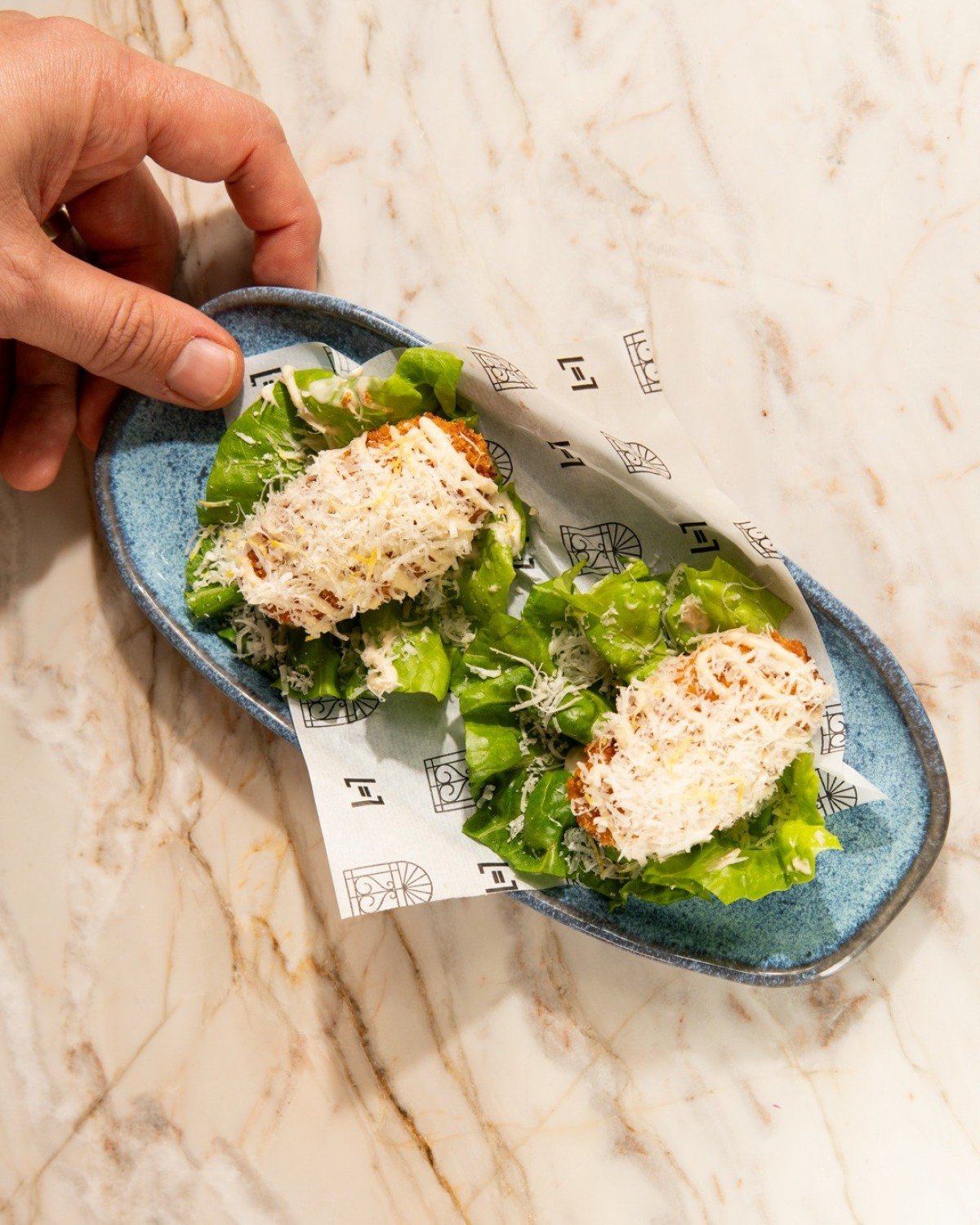 Parallel: na noite dedicada ao vermute, a croqueta inspirada na salada Caesar pode fazer parte da sele&ccedil;&atilde;o de tapas