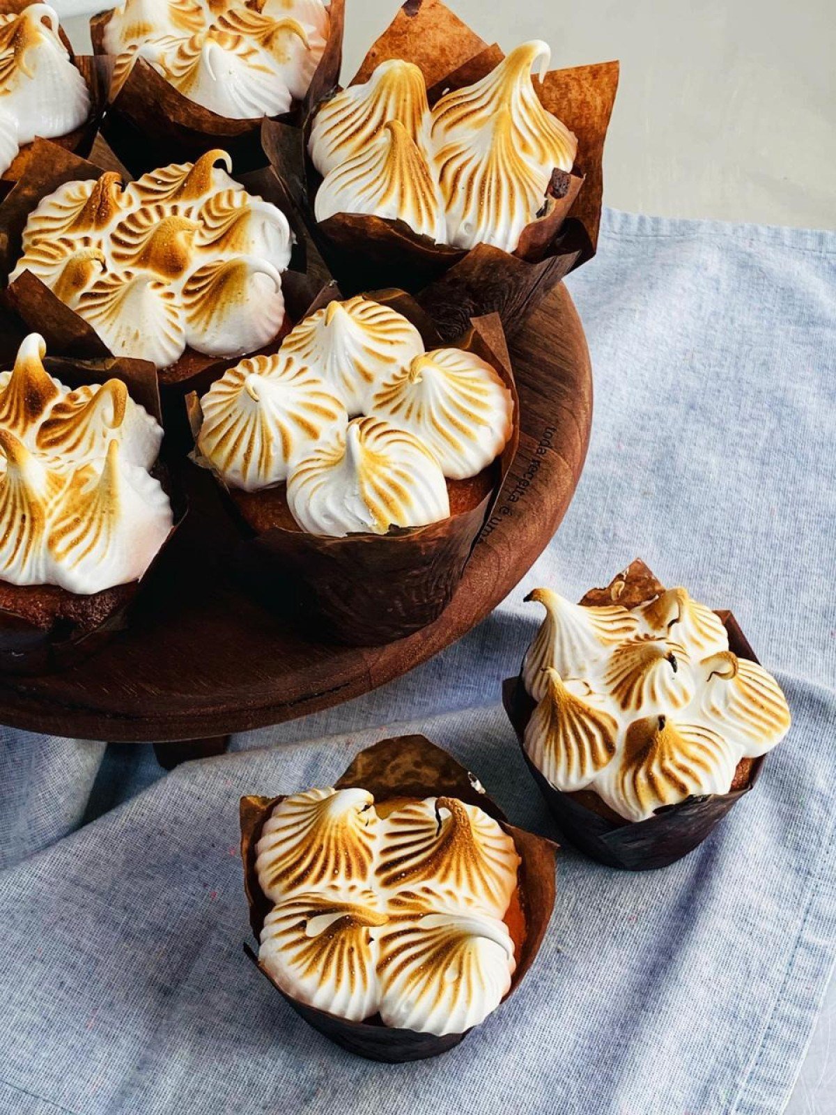 Bolinho de lim&atilde;o siciliano com merengue da Ded&eacute; P&atilde;es Artesanais