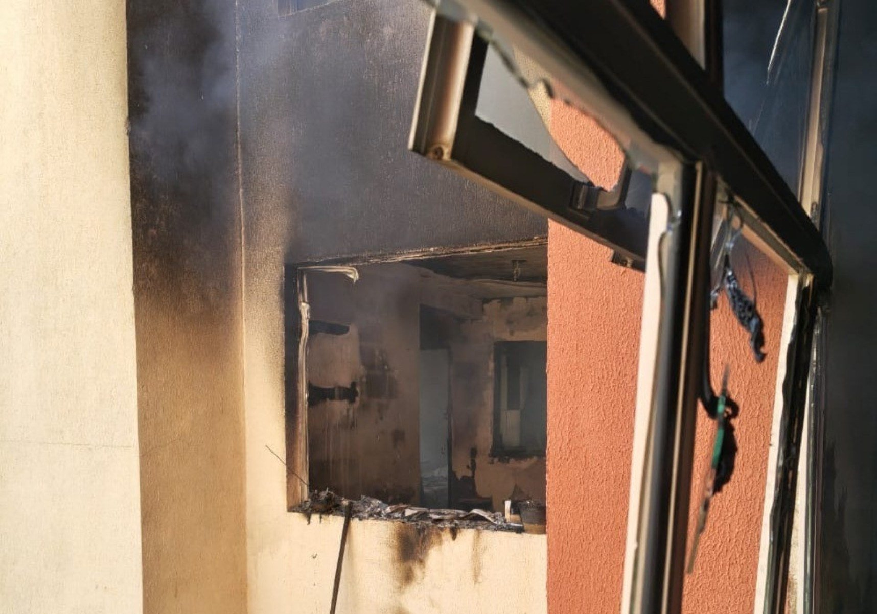 Ainda n&atilde;o h&aacute; informa&ccedil;&otilde;es sobre o que provocou o inc&ecirc;ndio que atingiu dois apartamentos