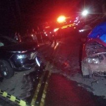 MG: mulher morre presa às ferragens em batida frontal  - Divulgação/Corpo de Bombeiros