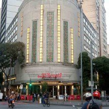 Fachada do cine teatro Brasil, na Praça sete, um dos destaques arquitetônicos da capital mineira -  (crédito: Marcos Vieira /EM/DA. Press – 10/6/25)