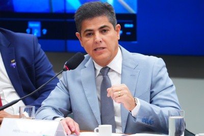 'Muito recurso poderia ter sido investido na cidade, mas você tem que ficar pagando contas que não são suas', diz o prefeito de Juatuba, Ted Saliba -  (crédito: Pablo Valadares/Câmara dos Deputados)