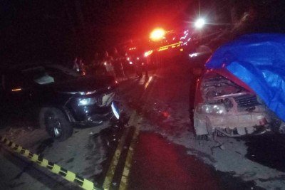 A vítima estava em um carro Gol, que bateu de frente contra uma cainhonete Toro -  (crédito: Divulgação/Corpo de Bombeiros)