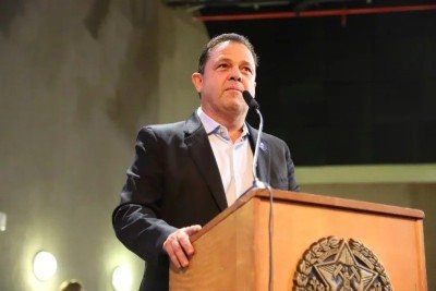 Depois de dois mandatos como vice, o diretor regional da AMM, Adalberto Lopes (PL) assumiu este ano como prefeito de Campo Belo -  (crédito: Reprodução/AMM)