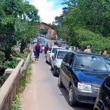 Calor e férias provocam congestionamentos no acesso à Serra do Cipó - Reprodução/Redes Sociais 