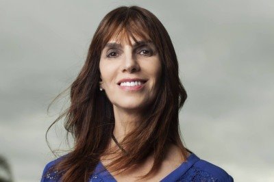 
Novo livro de Denise Emmer, 'Só os loucos batem palmas para o céu' dialoga com outras obras dela, como 'O barulho do fim do mundo' (2022), finalista do Prêmio Oceanos, e 'O cavalo cantor' (2019) -  (crédito: Daniela Dacorso/divulgação)