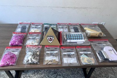 Quatro suspeitos ligados ao Comando Vermelho são presos depois de ataque a bar em MG -  (crédito: PMMG/Reprodução)