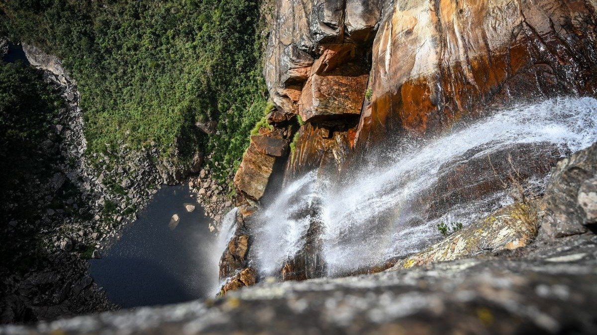 Cachoeiras em Minas Gerais, como a da imagem, demandam aten&ccedil;&atilde;o e conhecimento dos riscos para evitar acidentes. -  (crédito: Leandro Couri)