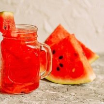 7 receitas de sucos e bebidas refrescantes para aliviar a onda de calor -  Eugenia Pan&amp;#39;kiv/ Unsplash
