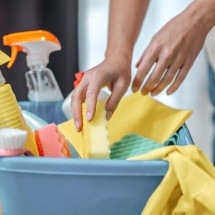 Como a "faxina de fim de ano" pode beneficiar sua saúde mental - Freepik