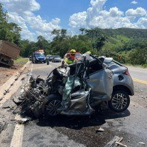 MG: homem morre em acidente entre carro e carreta na BR-381 - CBMMG