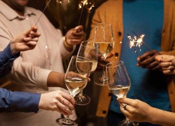 O cérebro quer *repetição, **previsibilidade* e *pouco esforço* — afinal, evoluiu para economizar energia, não para virar influenciador. Afinal, beleza, meio amarga da neurociência: não é falta de força de vontade, é falta de estrutura cerebral compatível com promessas gigantes -  (crédito: Freepik)