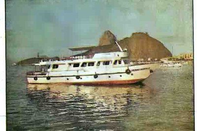 Na noite de 31 de dezembro de 1988, uma tragédia marítima chocou o Brasil em meio às comemorações pelo Réveillon. A poucos minutos da entrada de um novo ano, a embarcação Bateau Mouche IV afundou entre a Ilha de Cotunduba e o Morro da Urca
 -  (crédito: Reprodução do jornais e revistas)