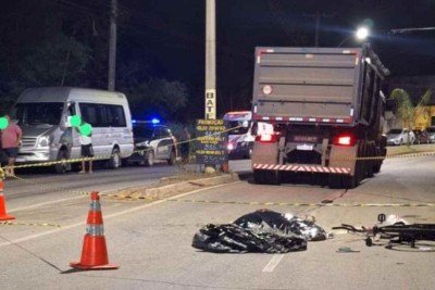 Segundo relato do caminhoneiro, a bicicleta perdeu o controle e caiu debaixo da carreta.
 -  (crédito: Reprodução/Sevor)
