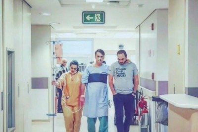 Carlos Bolsonaro acompanhou o pai na última noite no Hospital DF Star, em Brasília  -  (crédito: Redes sociais/Reprodução)