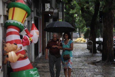 Defesa Civil emite alerta de chuva para esta terça-feira (30/12) -  (crédito: Alexandre Guzanshe/EM/D.A Press)
