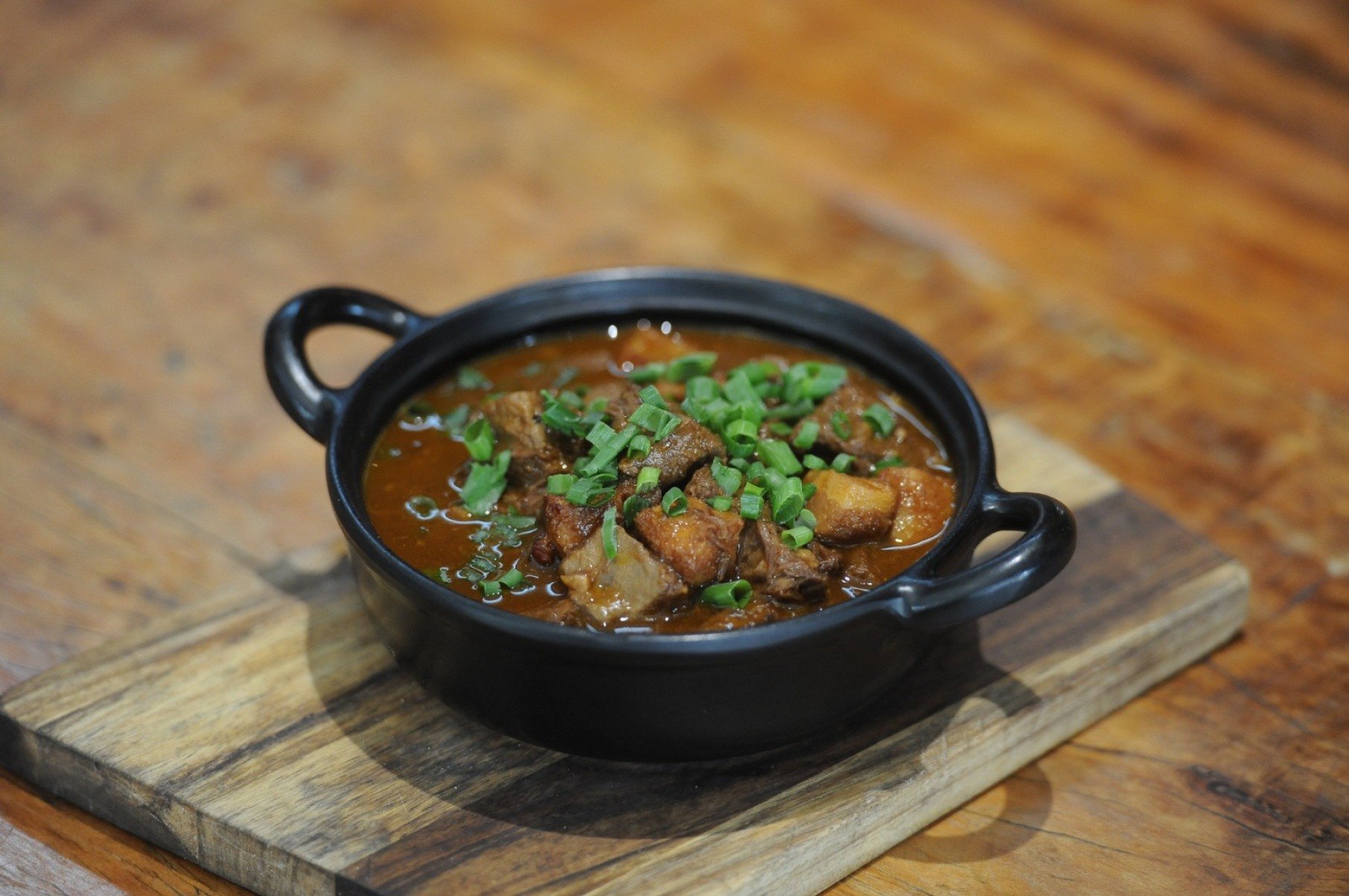 L&iacute;ngua &eacute; um dos petiscos mais tradicionais da taberna Baltazar