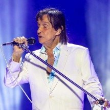 Roberto Carlos se irrita com bate-papo durante seu show e vídeo viraliza - Ato Press/Folhapress