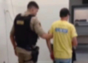 O estuprador Erasmo chega à 4ª Delegacia de Polícia Civil em Caeté -  (crédito: Instagram)