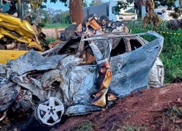 Quatro vítimas morreram carbonizadas; família estava indo rumo a Bahia -  (crédito: Redes Sociais/Reprodução)