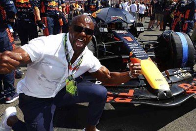 Conhecido por seus papéis em filmes como 'As Branquelas' e 'Os Mercenários', e nas séries 'Todo Mundo Odeia o Chris' e 'Brooklyn Nine-Nine', Terry Crews se destaca por ser um artista versátil, que domina diversas funções e esbanja carisma. -  (crédito: - Reprodução do X @terrycrews)