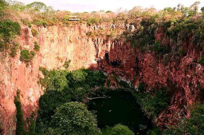 O município de Jardim, no Mato Grosso do Sul, abriga uma imensa cratera onde centenas de espécies de animais convivem em um verdadeiro 'ecossistema particular'. -  (crédito:  Michael Boehme/Wikimédia Commons)