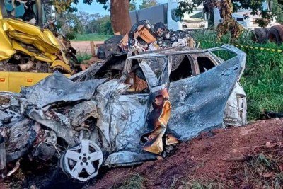 Quatro vítimas morreram carbonizadas; família estava indo rumo a Bahia -  (crédito: Redes Sociais/Reprodução)