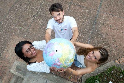 Roany Cistellis Silva Domingos, Otávio Henrique Lara Viana e Júlia Macêdo Teixeira: idealismo nas profissões que escolheram para ajudar na construção de um mundo com menos divisões e mais saúde -  (crédito: Marcos Vieira /EM/D.A Press)