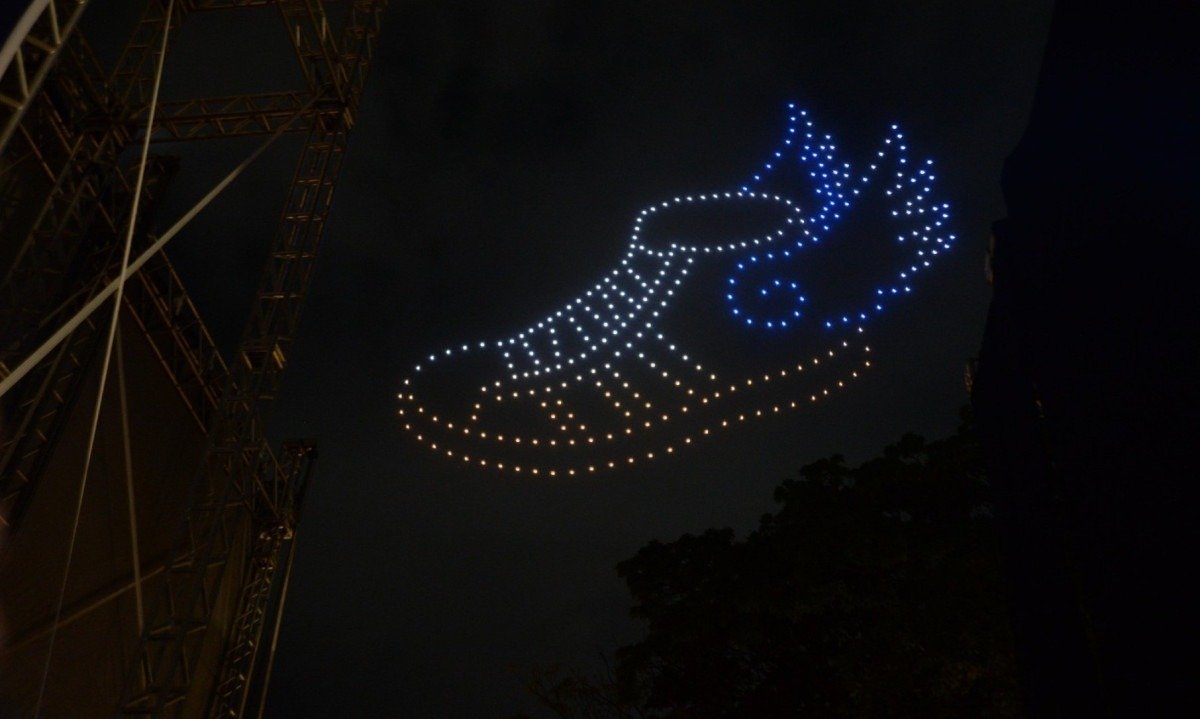 Pra&ccedil;a da Liberdade foi palco de apresenta&ccedil;&otilde;es musicais e shows de drones e fogos de artif&iacute;cio na virada do ano de 2025 para 2026 -  (crédito: TÃºlio Santos/EM/D.A Press)