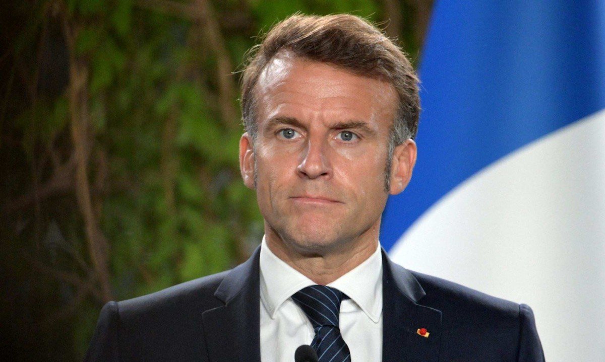 Desde ameaças à Europa até questões sociais relacionadas aos cuidados paliativos e à internet, Emmanuel Macron, enfrentando níveis recordes de impopularidade, apresentou seus votos de Ano Novo ao povo francês em 31 de dezembro de 2025 para o ano de 2026 -  (crédito:  JURE MAKOVEC / AFP)