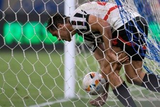 Aos 44 anos, lenda da seleção e multicampeão na Europa é anunciado por clube do Paraguai