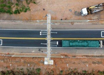 Uma das primeiras intervenções da concessionária foi a instalação do pedágio free-flow, no qual o cidadão não precisa parar em guichês para pagar a tarifa -  (crédito: Leandro Couri/EM/DA.Press)