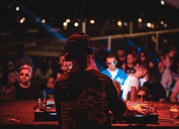 Cena musical divide os DJs. Enquanto alguns reclamam da produ&ccedil;&atilde;o recente, outros destacam releituras dos anos 70 a 90 e a mistura de estilos -  (crédito: Pixabay/reprodu&ccedil;&atilde;o)