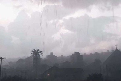 Ventania e nuvens pesadas no céu assustaram moradores do Barreiro nesta quinta-feira (1º/1) -  (crédito: Reprodução/Redes sociais)