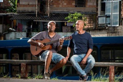 Ligados ao Aglomerado da Serra, os cantores e compositores Edson Cruz e D&eacute; Lucas defendem o samba de BH      -  (crédito:  Alexandre Rezende/Divulga&ccedil;&atilde;o)