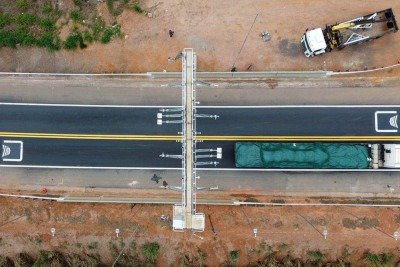 Uma das primeiras intervenções da concessionária foi a instalação do pedágio free-flow, no qual o cidadão não precisa parar em guichês para pagar a tarifa -  (crédito: Leandro Couri/EM/DA.Press)