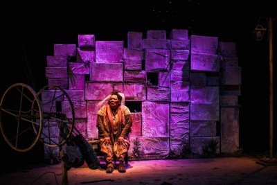 Teuda Bara em 'Doida', peça que apresentou em BH na véspera de ser internada. Ela morreu no dia de Natal, aos 84 anos 
 -  (crédito: Eduardo Moura/divulgação)