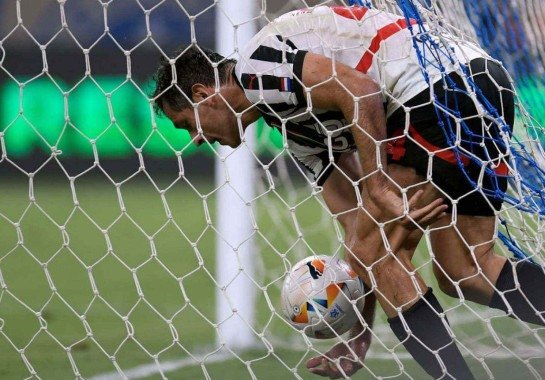 Aos 44 anos, lenda da seleção e multicampeão na Europa é anunciado por clube do Paraguai