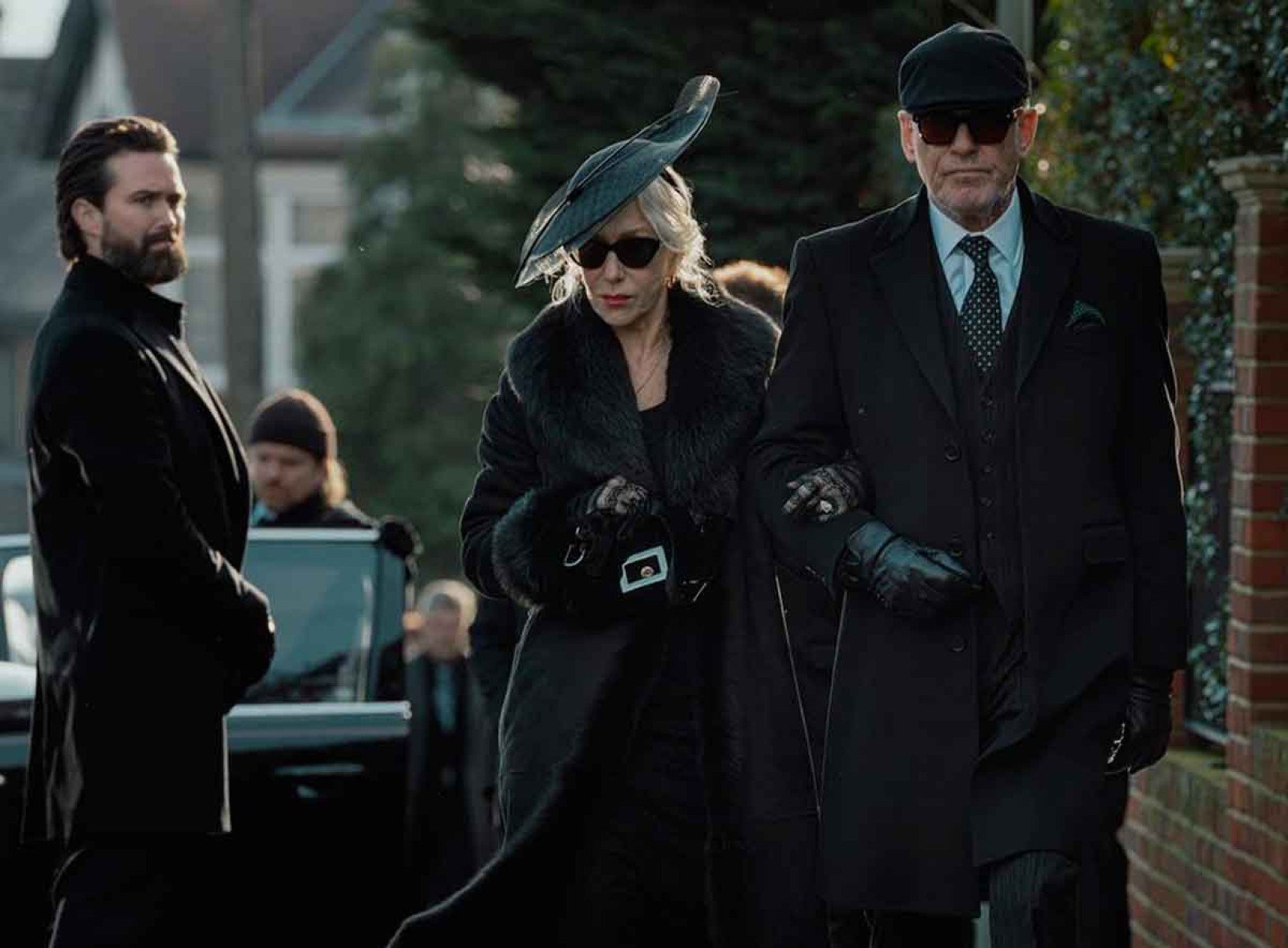 Ellen Mirren e Pierce Brosnan brilham como o casal mafioso Maeve e Conrad Harrigan -  (crédito: Paramount+/divulgação)