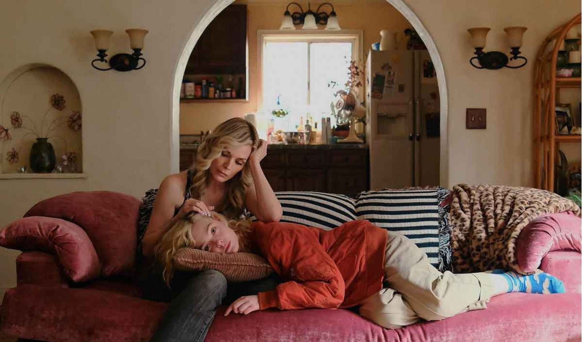 Michelle Pfeiffer e Elle Fanning protagonizam a s&eacute;rie "Margo e a falta de dinheiro", estreia de abril na plataforma Apple TV  