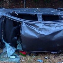 Carro capota e deixa uma pessoa morta na Região Metropolitana de BH - CBMMG/Divulga&ccedil;&atilde;o