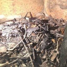 Jovem morre carbonizado em incêndio dentro de casa - CBMMG