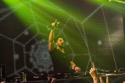 DJ Alok em evento em Pará de Minas (MG) -  (crédito: Pablo Diego/Wikimedia commons)